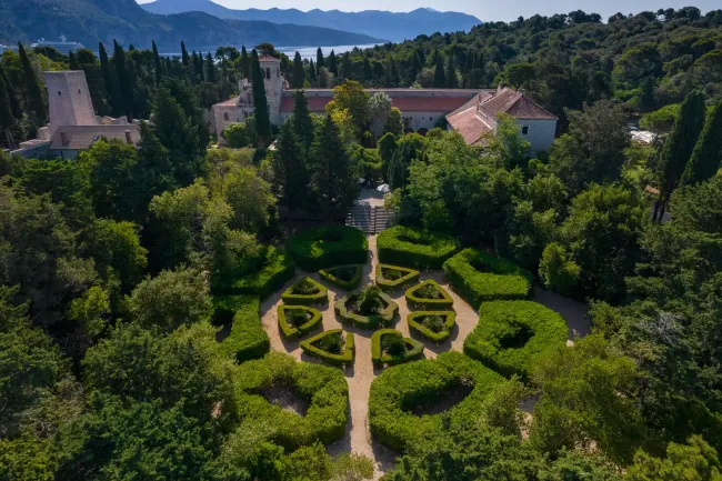 Lokrum samostanski-kompleks