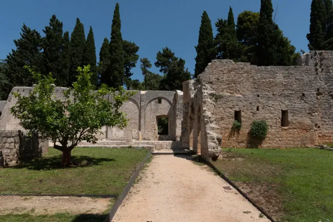 Lokrum samostanski-kompleks