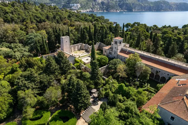 Lokrum samostanski-kompleks