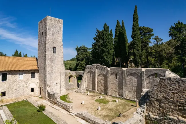 Lokrum samostanski-kompleks