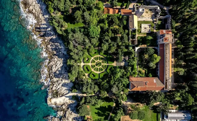 Lokrum samostanski-kompleks